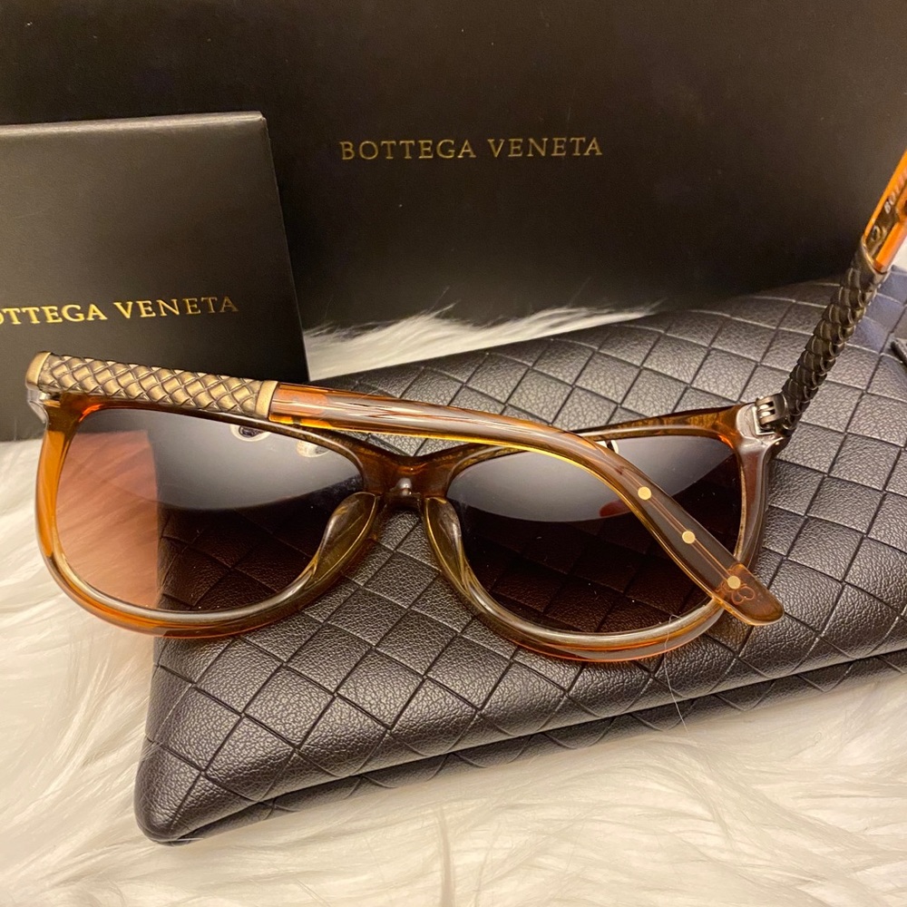Bottega Veneta Lady Sunglasses - Picture 5 of 15